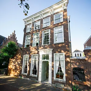 https://b-b-oudegracht-utrecht.utrechthotels.net